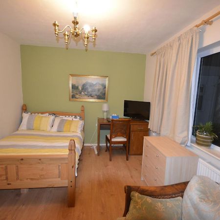 Double Bedroom With View To The Garden Oxford Exterior photo