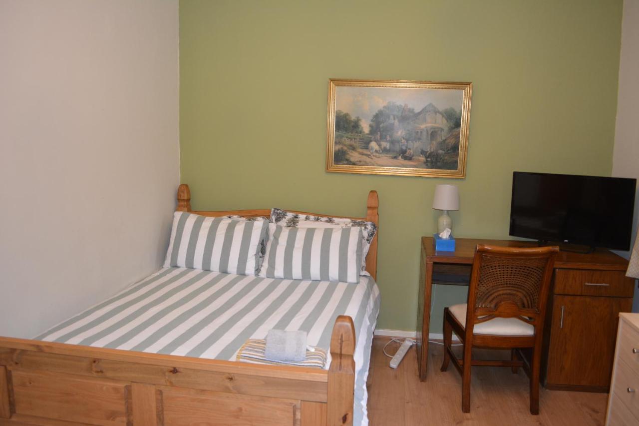 Double Bedroom With View To The Garden Oxford Exterior photo