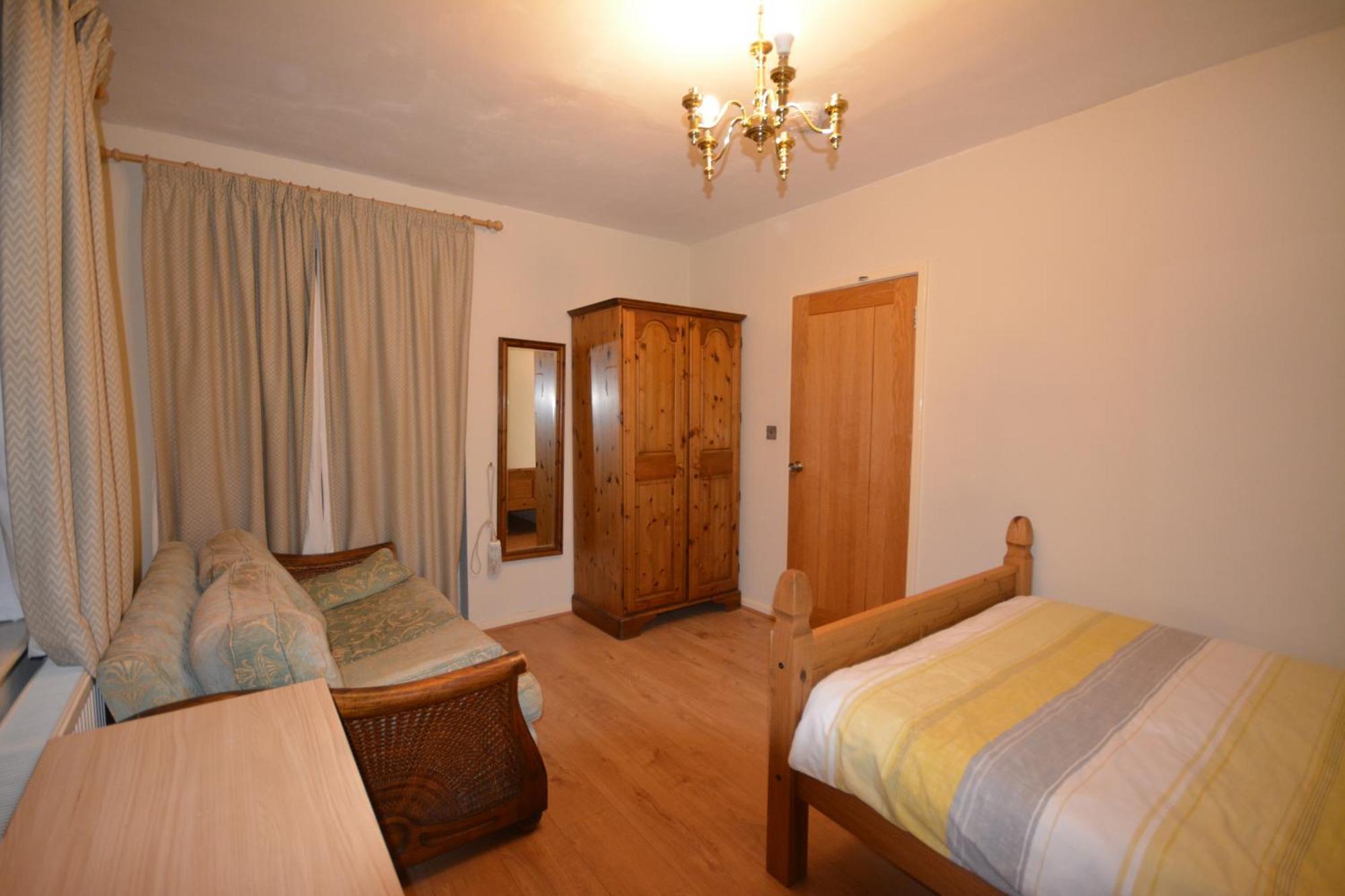 Double Bedroom With View To The Garden Oxford Exterior photo